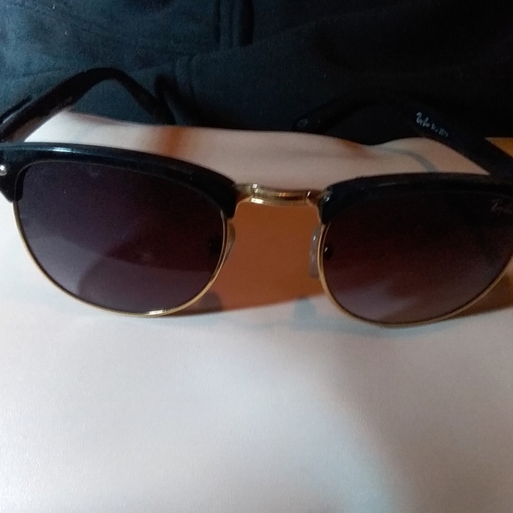 RayBans with case - Picture 2 of 3